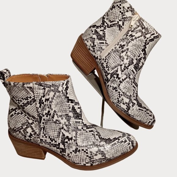 Core West Shoes - Code West Womens Voodoo Snake Print Ankle Boots Side Zipper Size 7.5 Stacked Hee
